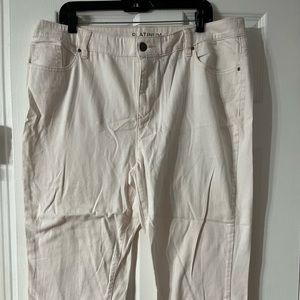 Platinum Chico’s Size 3 XL Women’s White Denim Jeans Capri. Made in Vietnam, col